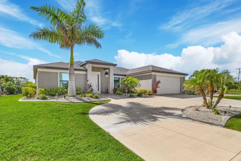 Vacation home with BBQ, jacuzzi & private pool | Water view in Cape Coral, FL