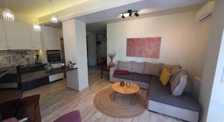 Rental apartment with patio — photo 2