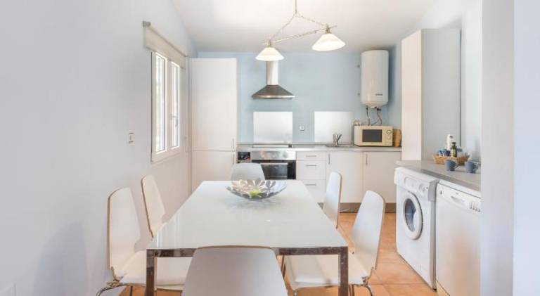 Fully equipped pleasant vacation home with barbecue, yard & patio | Next to the beach | Good for workation | Pets allowed — photo 5