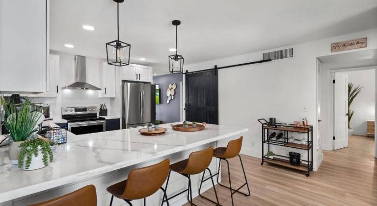 House with private pool & grill — photo 4