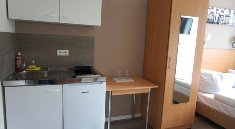 Serviced apartment with yard & grill — photo 4