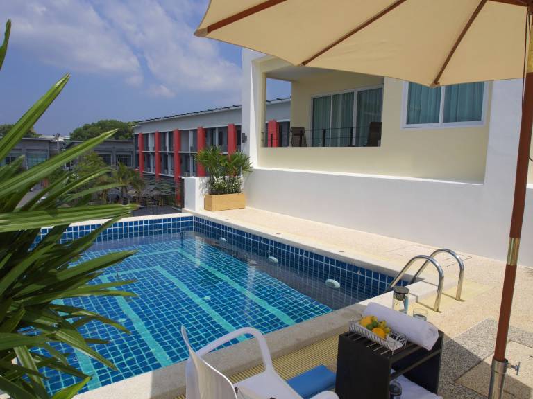 Condo  Mu Ban Suan Thai
