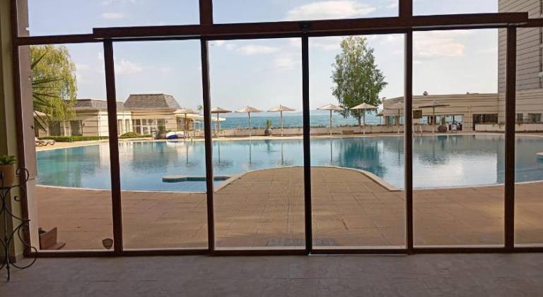 Apartment with pool — photo 3