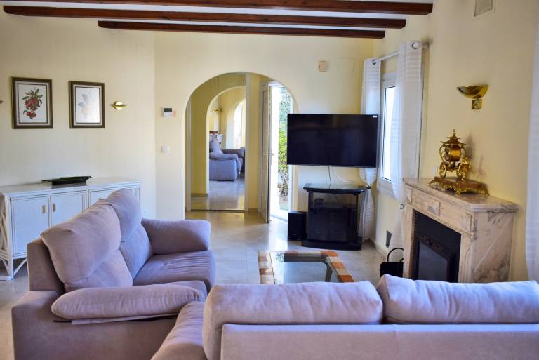 Villa with private pool, yard & barbeque — photo 4