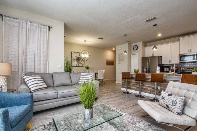 Child-friendly pleasant vacation home with patio, private pool & grill | Suitable for remote work | Pets allowed — photo 4