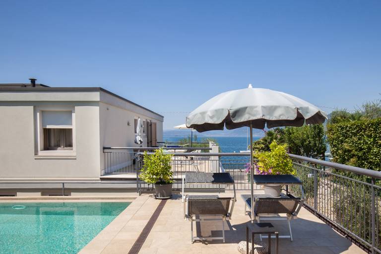 Rental apartment with yard, pool & terrace — photo 2