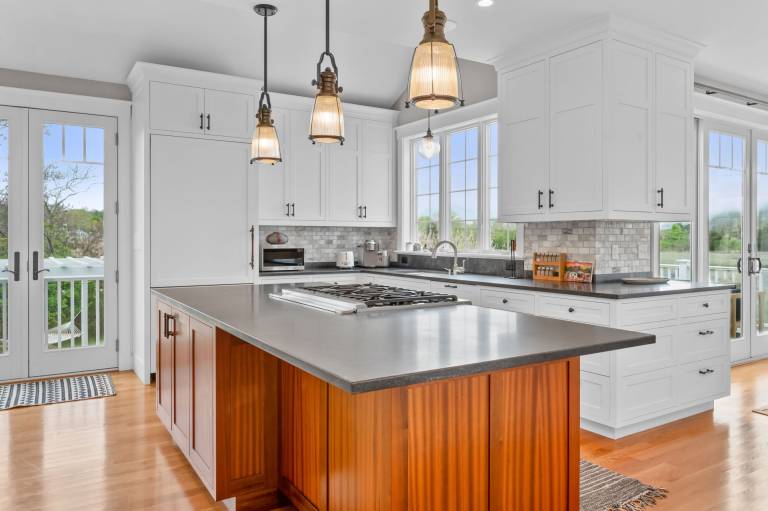 Family-friendly spacious vacation home with terrace, BBQ & garden | Water view | Pet-friendly — photo 2