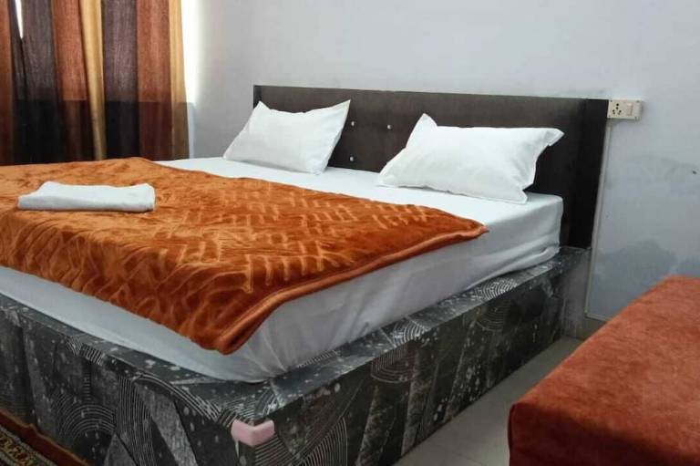 Hotel Trishla Inn Lodging & Boarding