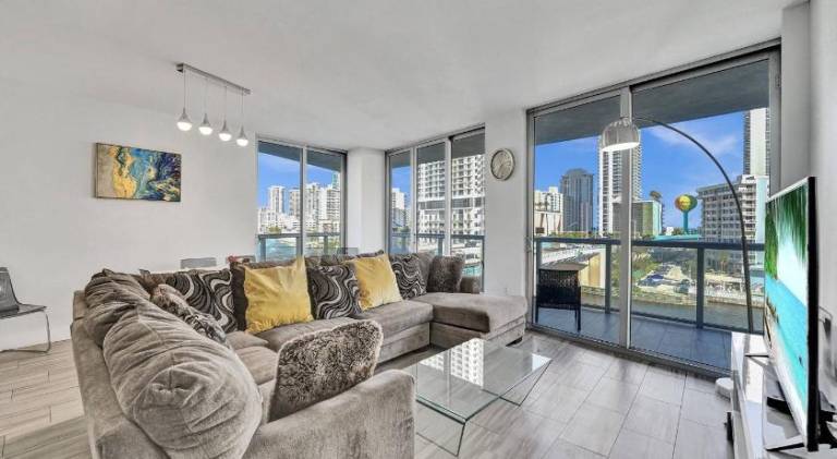 Rental apartment with pool | Next to the beach | Pets are welcome in Aventura, FL