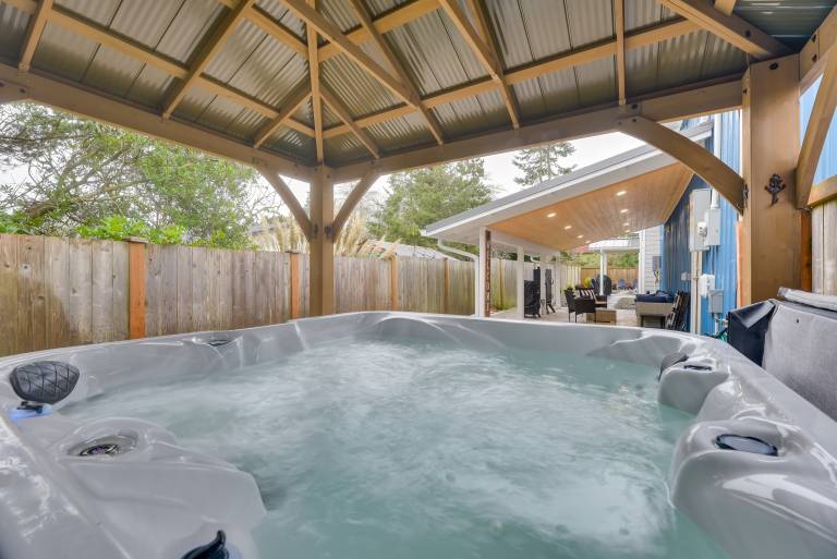 Westport Home w/ Hot Tub: 2 Blocks to Beach! — photo 2