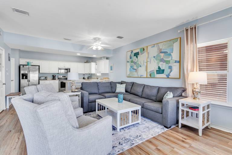Vacation home with pool & BBQ | Water view — photo 4