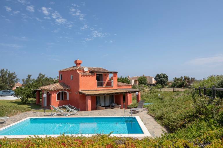 Villa with barbecue, yard & private pool | Garden view — photo 2