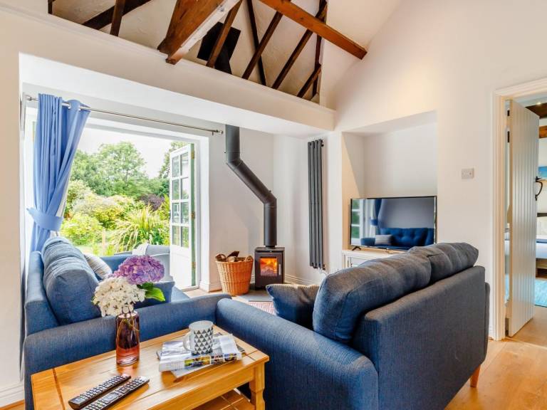 Fully equipped cottage with yard & terrace | Pets allowed — photo 2