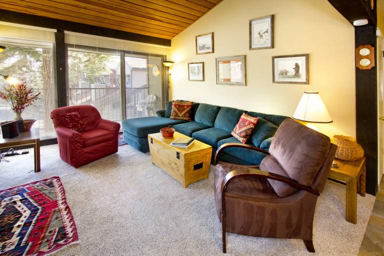 Condo with jacuzzi, sauna & BBQ | Close to the ski | Pet-friendly — photo 3