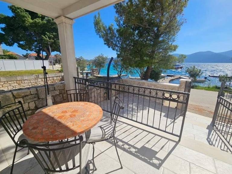 Fully equipped charming apartment with terrace & BBQ | Sea view | Dogs allowed in Orebic