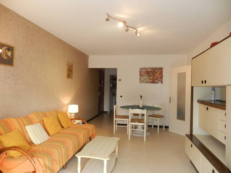 Holiday apartment with pool — photo 4