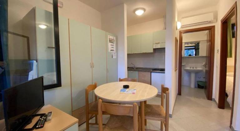 Serviced apartment with terrace & yard — photo 2