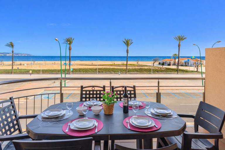 Fully equipped wonderful apartment with garden, pool & terrace | Next to the beach | Pets allowed in Roses