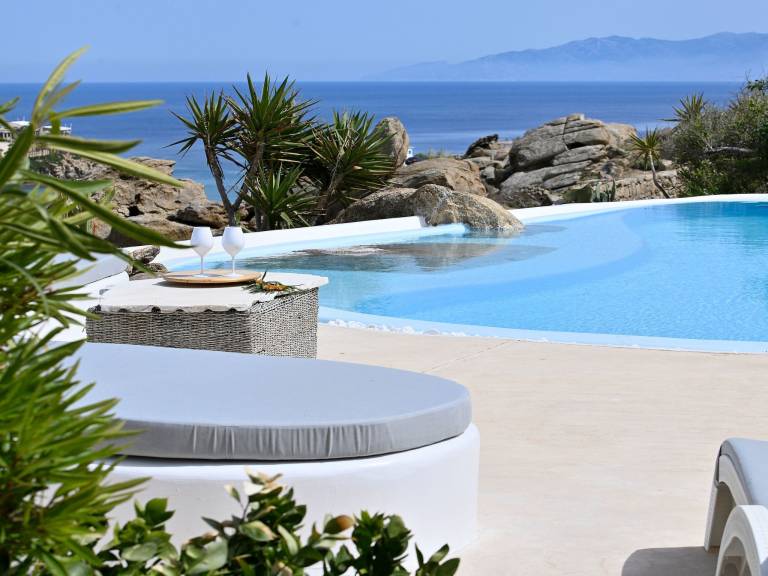 Vacation home with patio, hot tub & private pool — photo 3