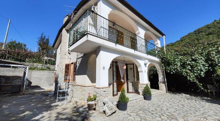Fully equipped pleasant villa with BBQ, yard & patio | Pets allowed in Maiori