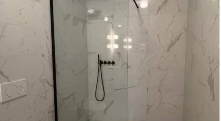 Room in modern downtown apt with private bathroom — photo 5