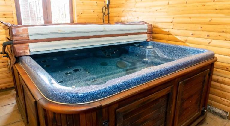 Vacation home with jacuzzi & garden in Tewkesbury