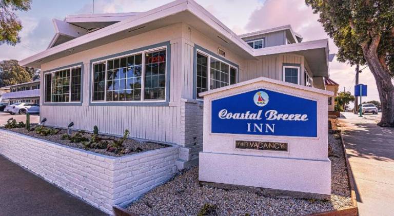 Coastal Breeze Inn — photo 5