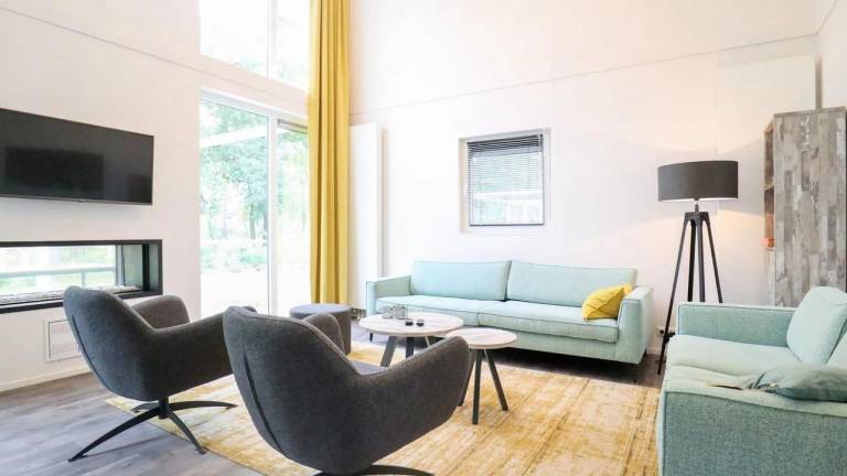 Ferienhaus mit Pool, Terrasse und Garten
