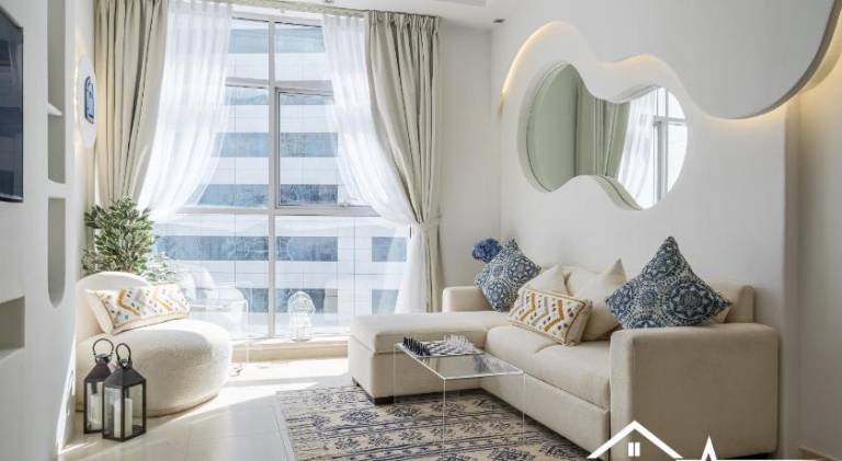Marina & Beach Views, Pool, Art Haven! Near Cafes in Abu Dhabi
