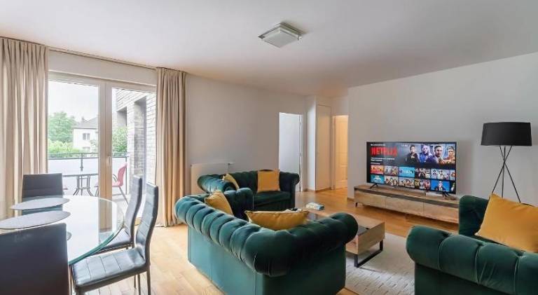 Spacious 4BR for 8 - Steps from Trocadero in Puteaux