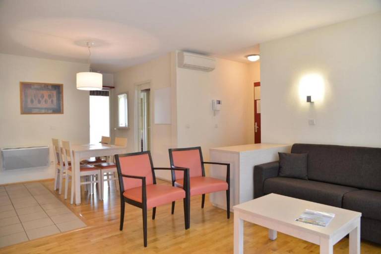 Holiday apartment with pool — photo 2