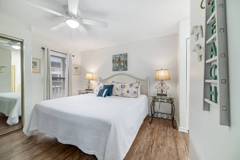 Condo with pool & grill | Water view — photo 4