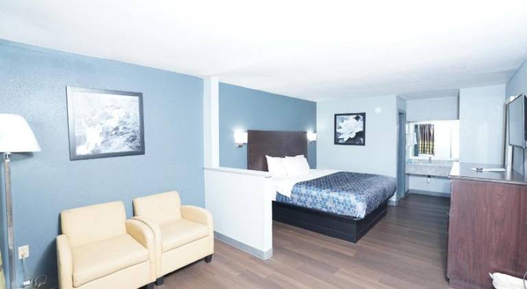 Red Carpet Inn & Suites in Newnan, GA