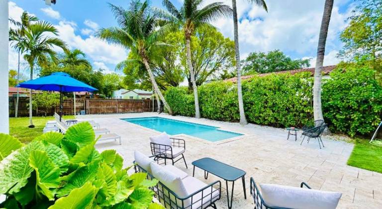 Vacation home with pool in Miami, FL