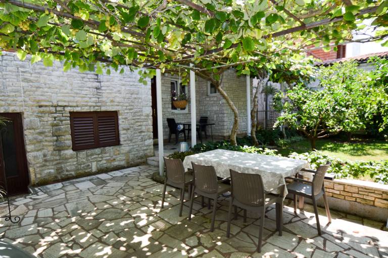 Beautiful apartment with yard, terrace & grill | Close to the beach | Pets are welcome — photo 5