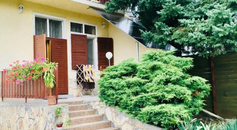 Apartment with BBQ, patio & garden in Hévíz