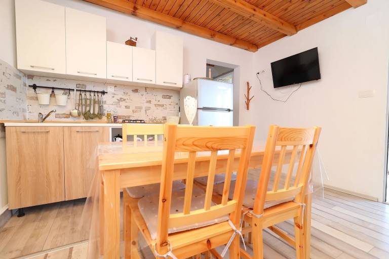 Cottage with patio, BBQ & yard | Sea view | Pets are welcome — photo 3