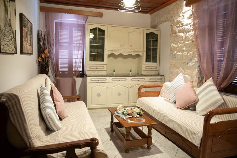 Apartment Limeni