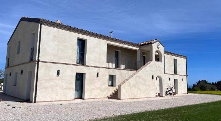 Apartment with grill & yard in Fermo