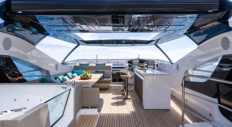 Boat with hot tub — photo 4
