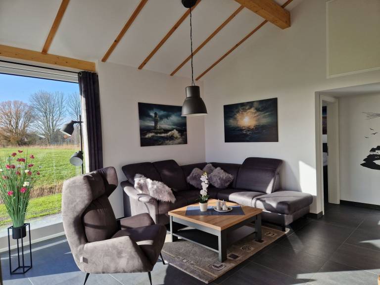 Vacation home with terrace, grill & yard — photo 4