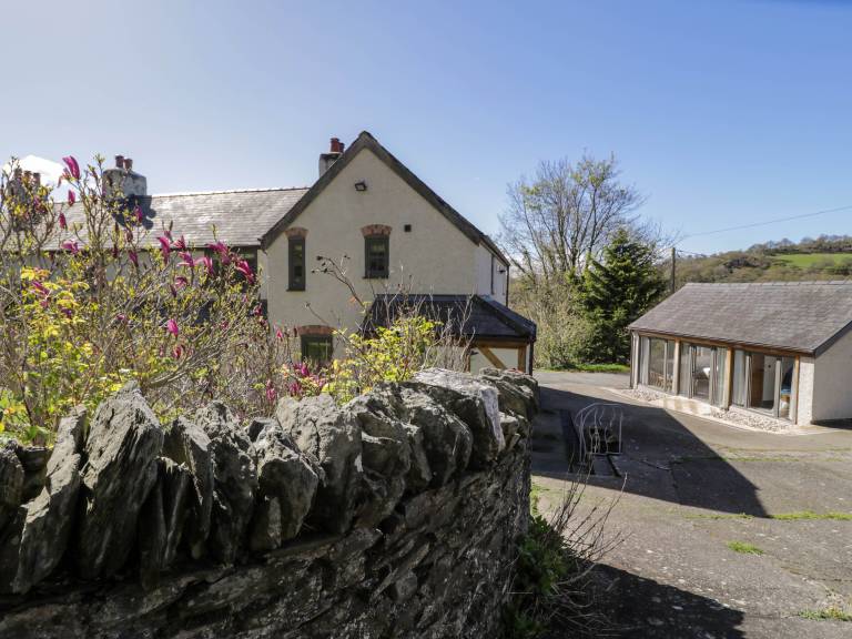 Cottage with garden & terrace — photo 4