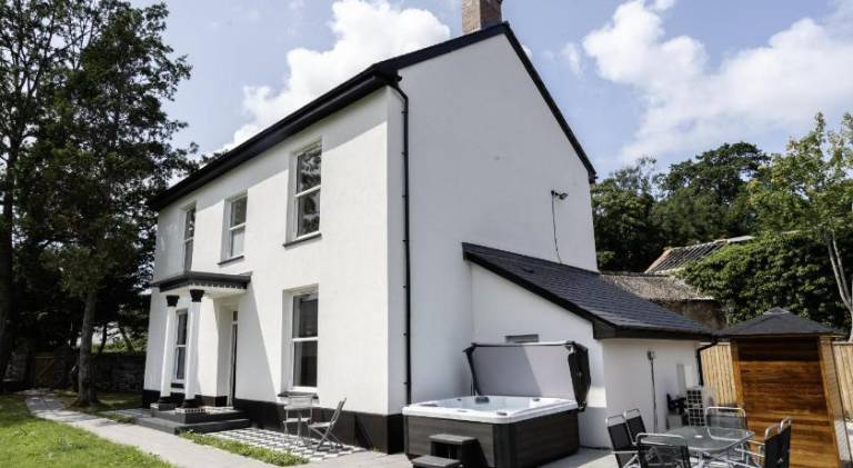 House with hot tub | Perfect for remote work in Bideford