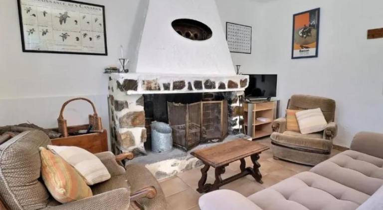 Fully equipped beautiful house with BBQ, garden & heated pool | Pet-friendly — photo 2