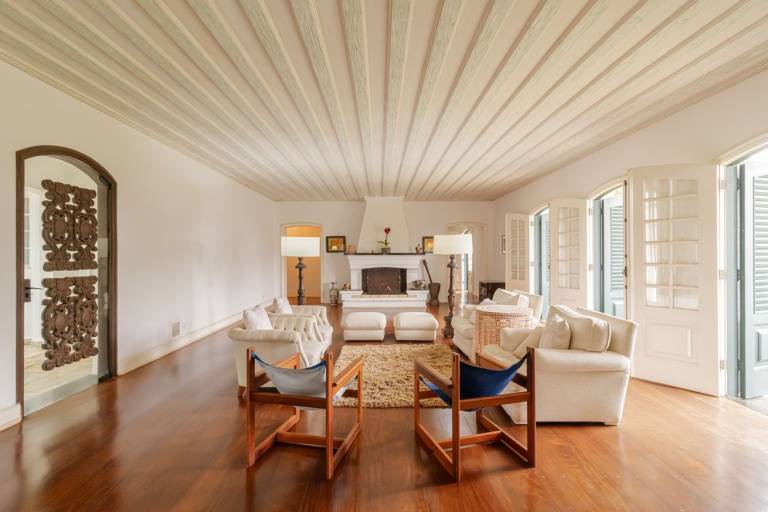 Casa Alto Padr&atilde;o com Churrasqueira e Piscina