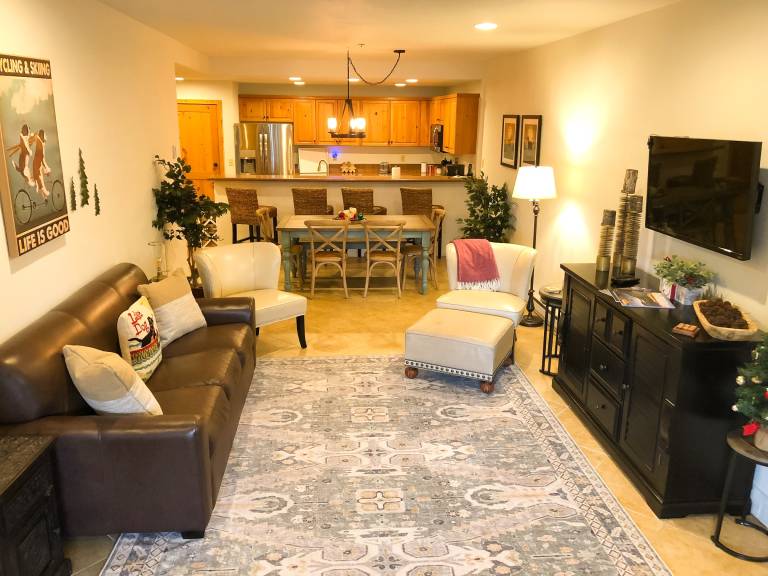 Fully equipped lovely condo with heated pool, grill & sauna | Mountain view | Pet-friendly — photo 2