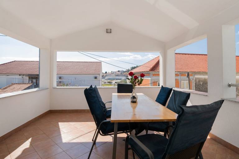 Fully equipped rental apartment with terrace & grill | Garden view | Pets allowed — photo 3