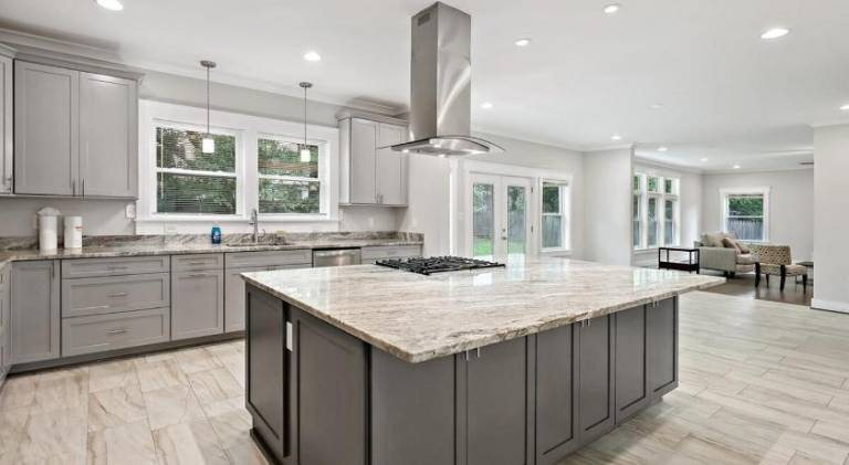 The Ultimate Luxury Home with Jacuzzi & Garage — photo 5