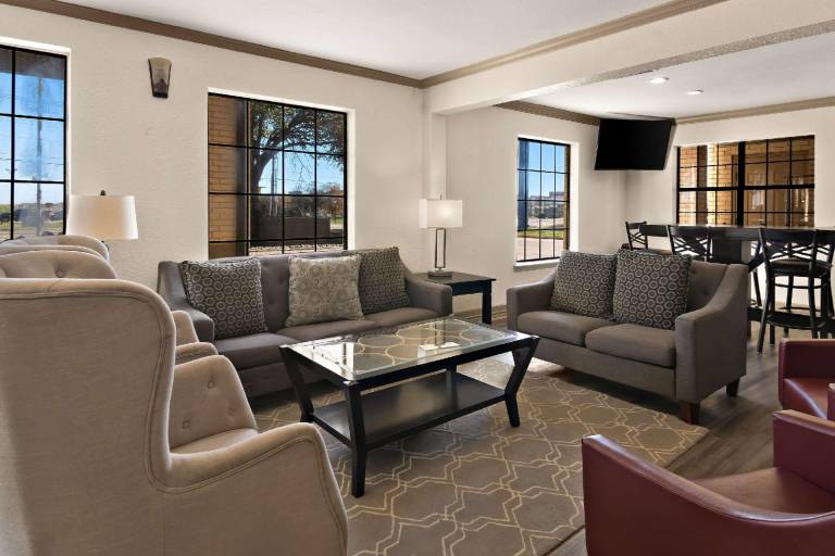 Quality Inn & Suites Weatherford — photo 2