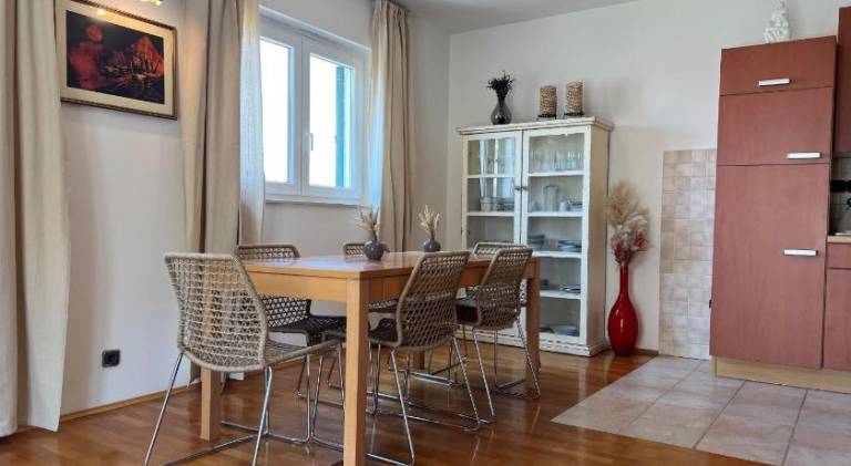 Rental apartment with 3 rooms for 6 persons — photo 2